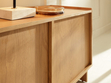 Dreitüriges TV-Lowboard 147 cm für Wohnzimmer Azumi Karamell Eiche