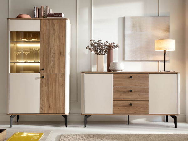 Niedrige Vitrine mit LED-Beleuchtung Arelis Kaschmir, Royal Nussbaum