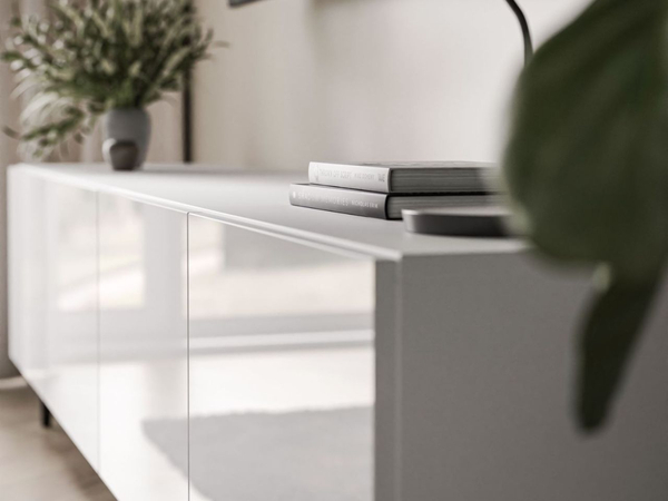 TV-Lowboard mit Türen auf Schwarzen Metallbeinen 200 cm Nodoo Weiß Hochglanz