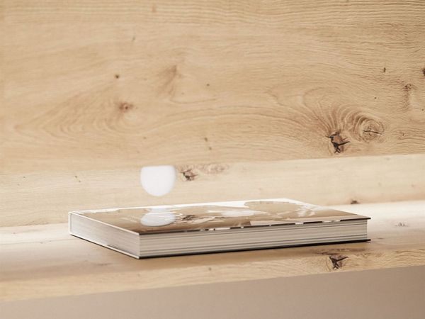 TV-Schrank 90 cm mit LED-Beleuchtung und schwarzen Beinen Aurelie Artisan Eiche