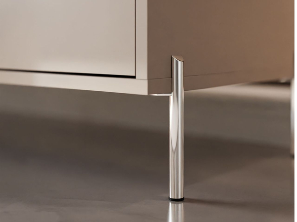 Dreitürige Kommode 154 cm auf silberfarbenen Metallbeinen Vivance Kaschmirglanz