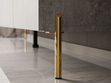 TV-Lowboard mit Türen auf Goldenen Metallbeinen 200 cm Nodoo Beton