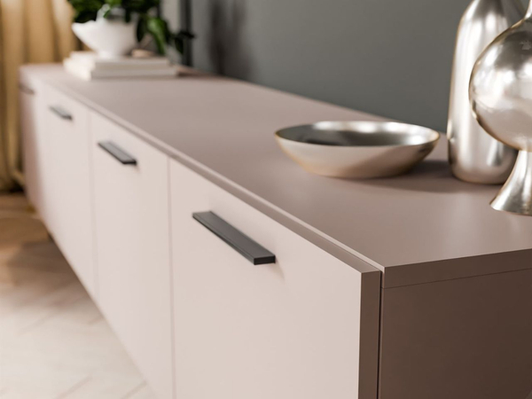 Wohnwand für das Wohnzimmer auf Schwarzen Metallbeinen Noaé Kaschmir
