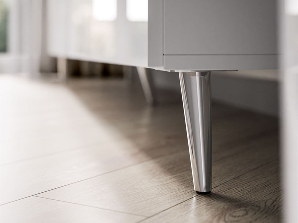 TV-Lowboard mit Türen auf Silbernen Metallbeinen 200 cm Noaé Weiß Hochglanz