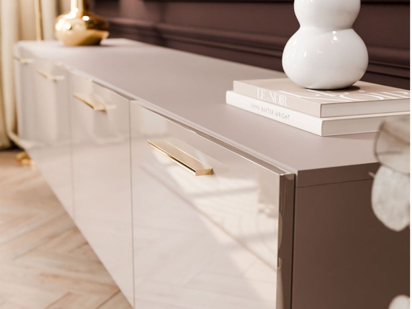 Hängeschrank mit Türen und LED-Beleuchtung 200 cm Noaé Kaschmir