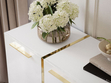Viertürige Kommode 158 cm Glamour-Stil mit goldenen Griffen und Beinen Lunelie Weißglanz